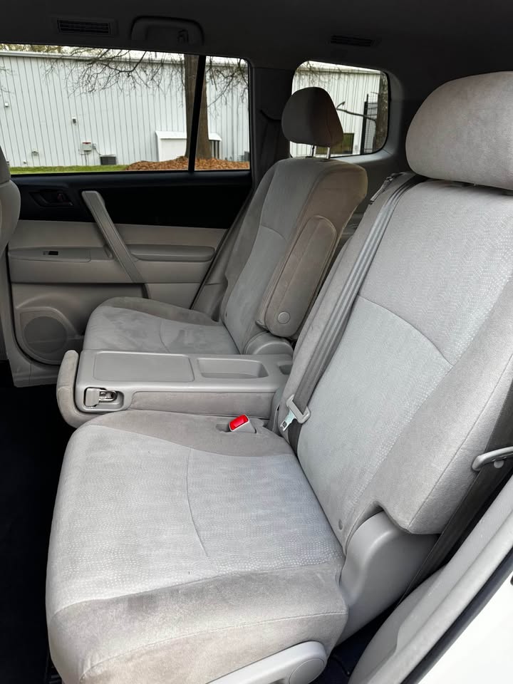 2011 Toyota Highlander photo 11