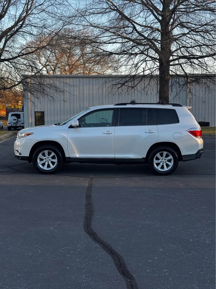2011 Toyota Highlander photo 4