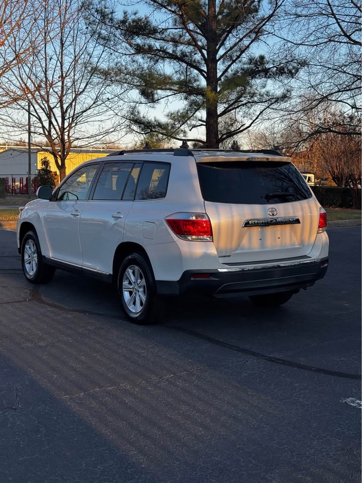 2011 Toyota Highlander photo 5