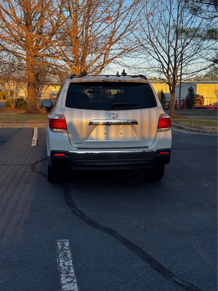 2011 Toyota Highlander photo 6