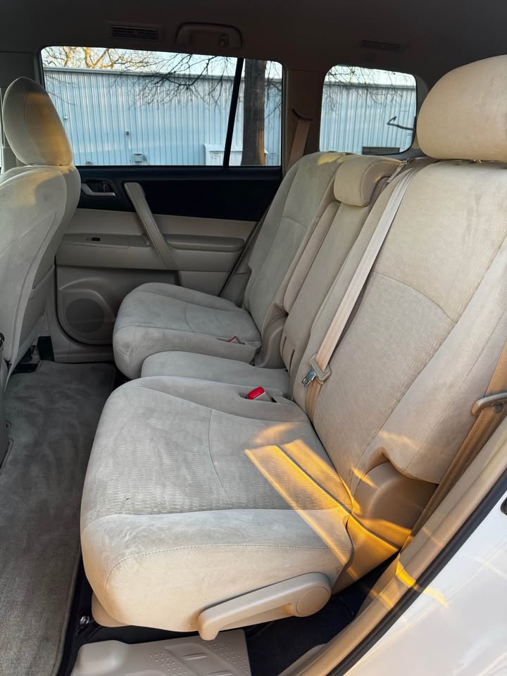 2011 Toyota Highlander photo 13