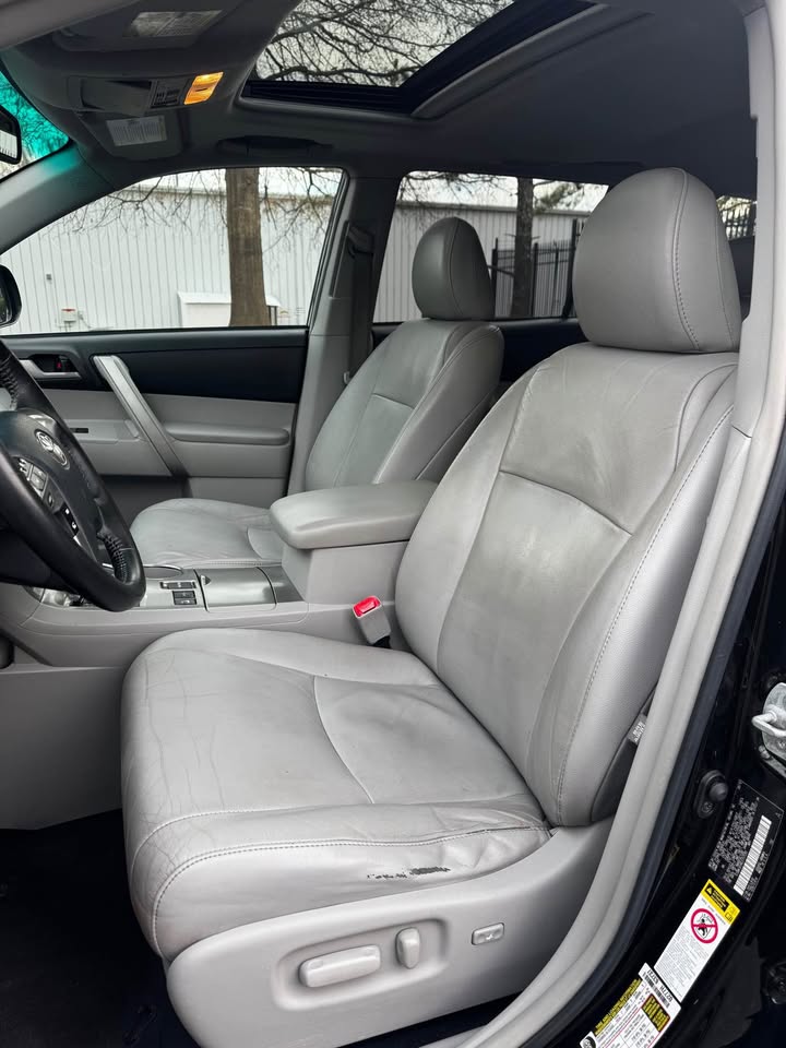 2012 Toyota Highlander SE photo 10