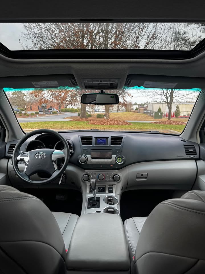 2012 Toyota Highlander SE photo 13