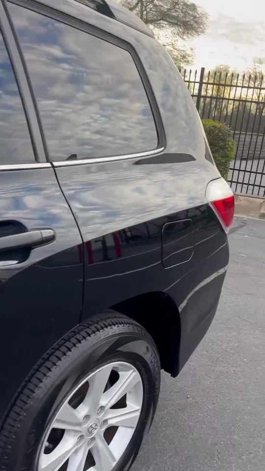 2013 Toyota Highlander photo 2