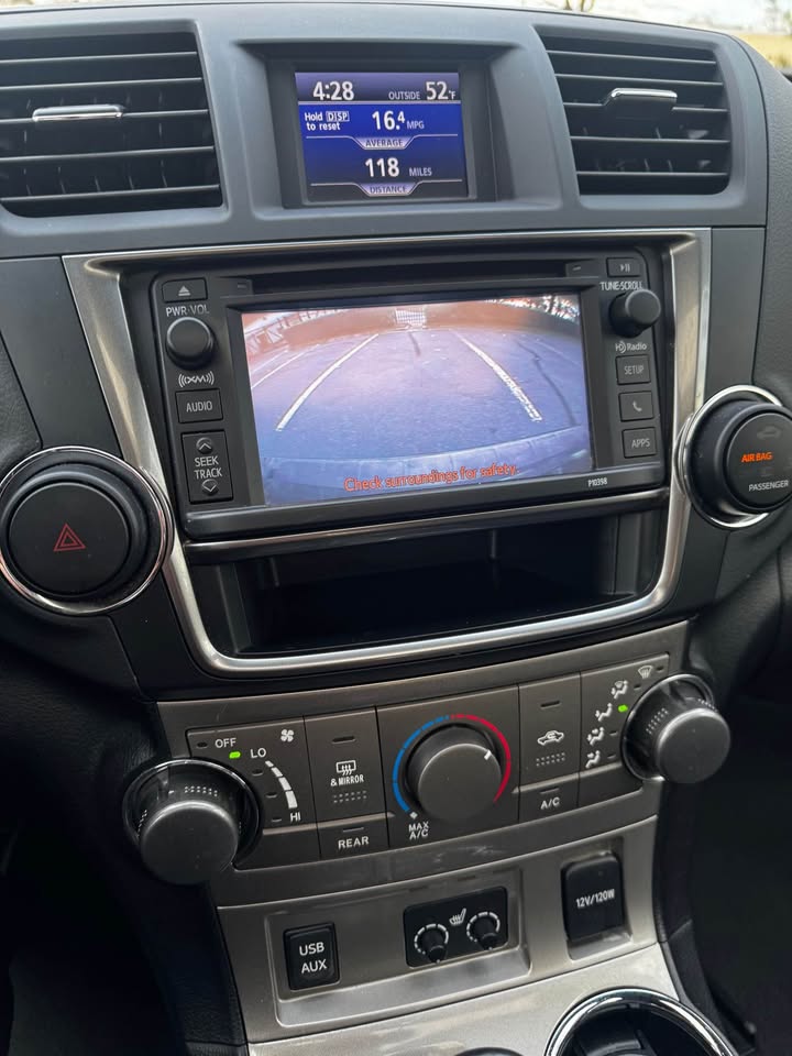 2013 Toyota Highlander photo 17