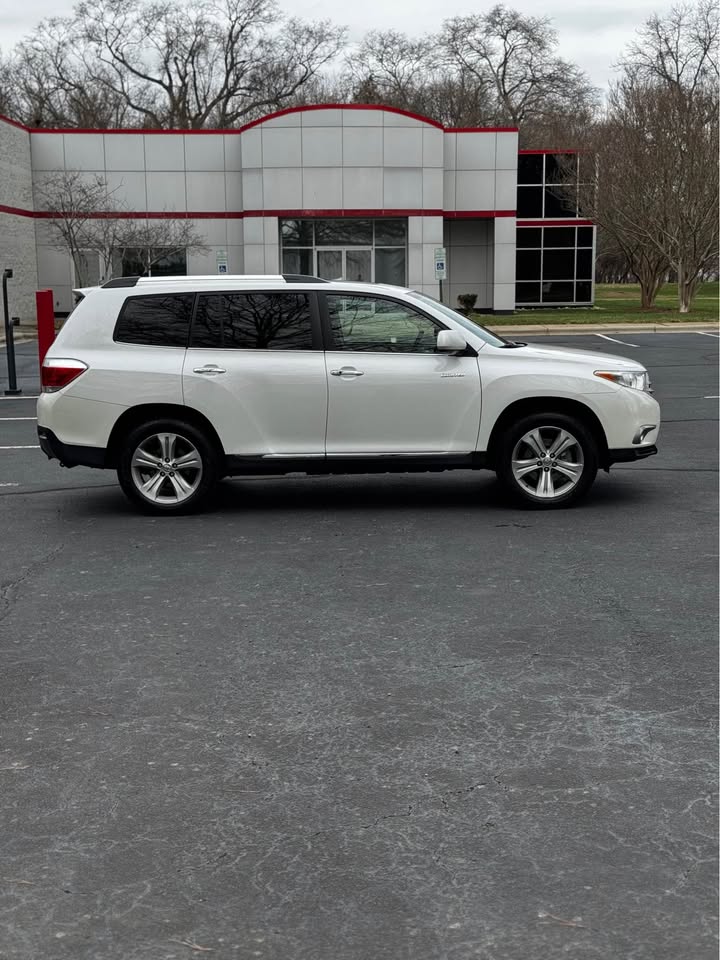 2013 Toyota Highlander Limited photo 9