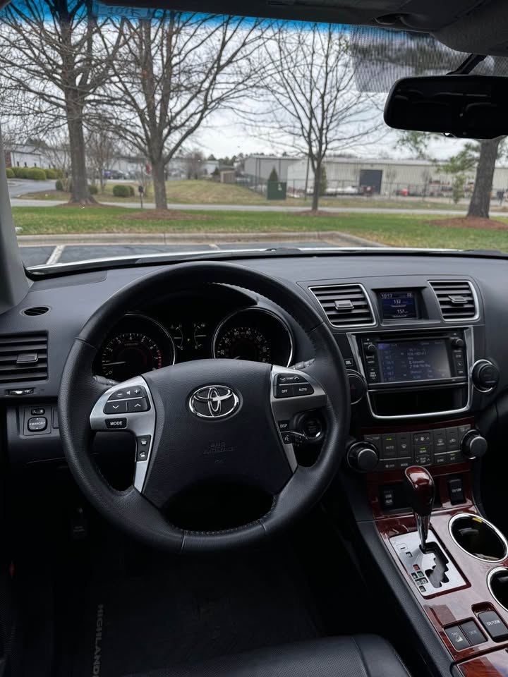 2013 Toyota Highlander Limited photo 15