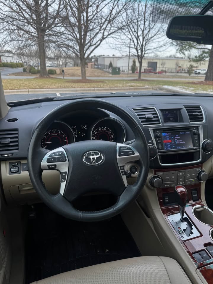 2013 Toyota Highlander Limited photo 15