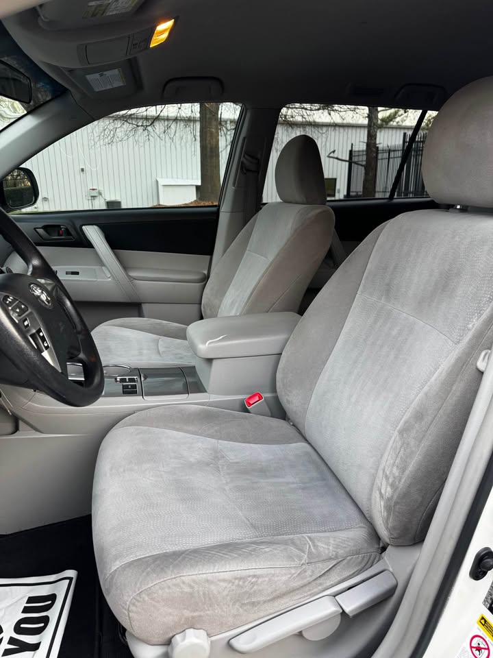 2013 Toyota Highlander photo 9