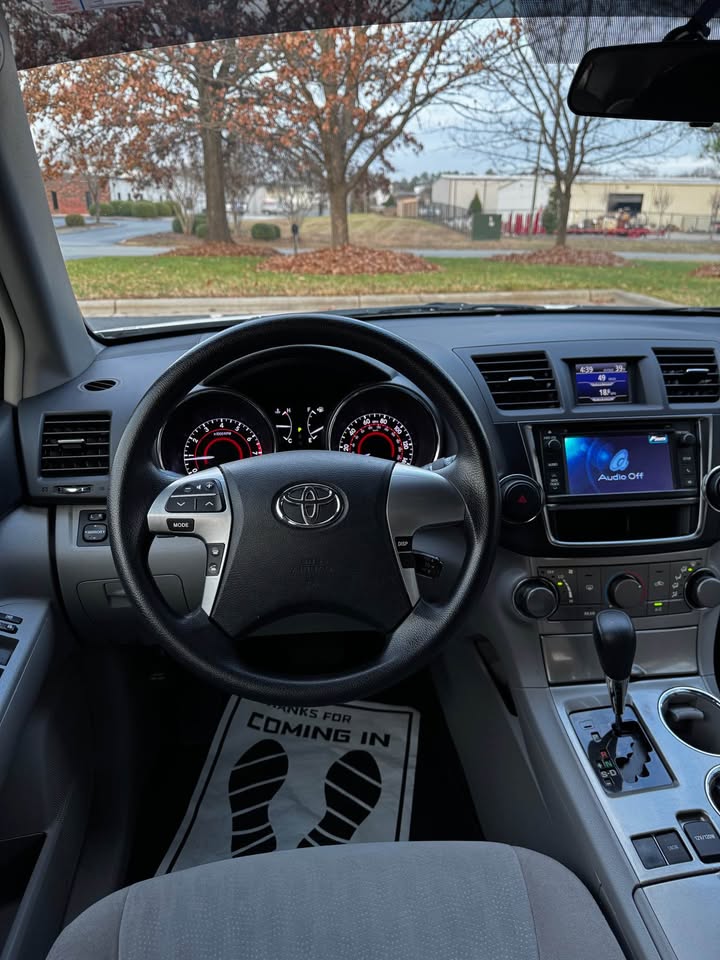 2013 Toyota Highlander photo 13