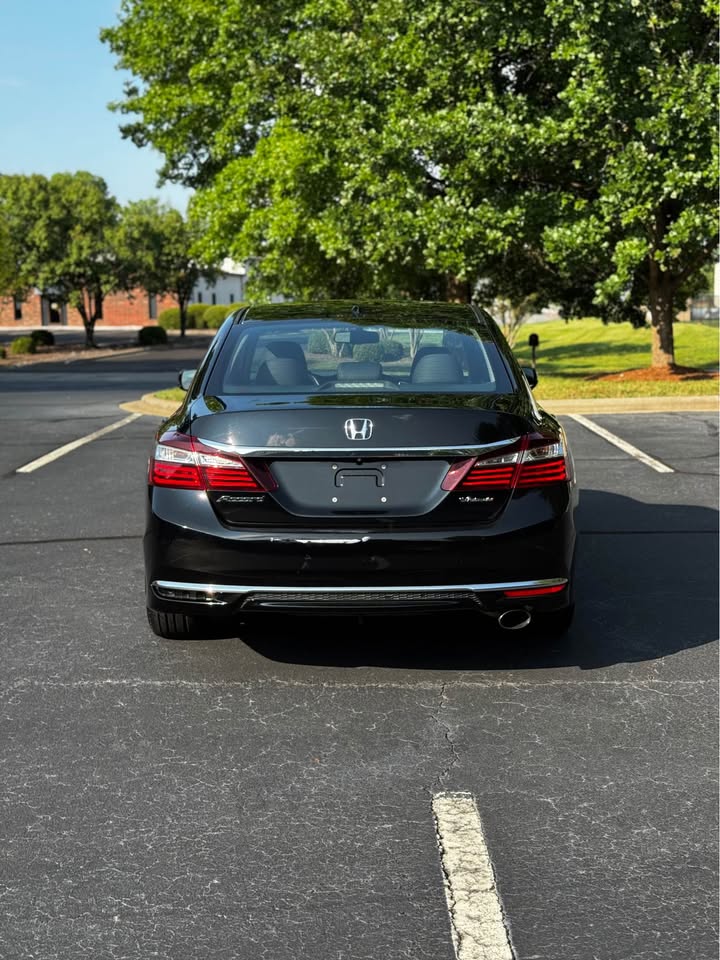 2017 Honda Accord EX-L Sedan 4D photo 5
