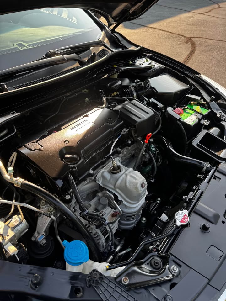 2017 Honda Accord EX-L Sedan 4D photo 13