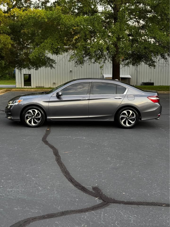 2017 Honda Accord EX-L V6 w/ Navigation & Honda Sensing Sedan 4D photo 4