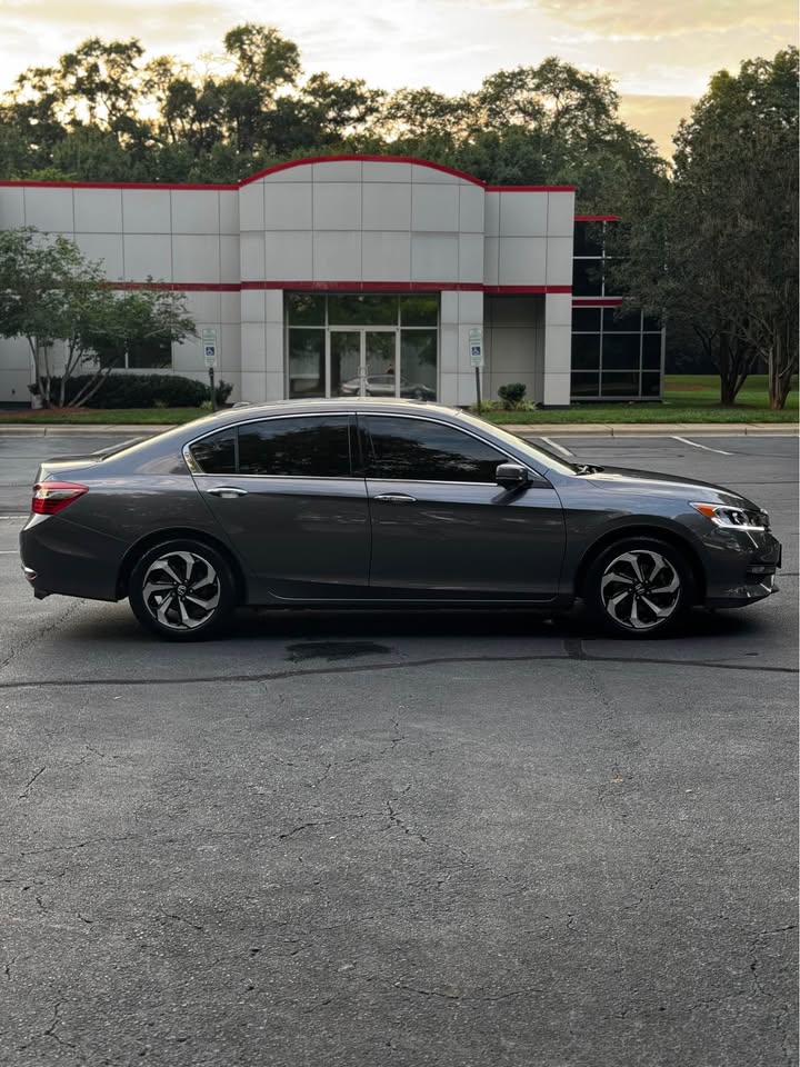 2017 Honda Accord EX-L V6 w/ Navigation & Honda Sensing Sedan 4D photo 8