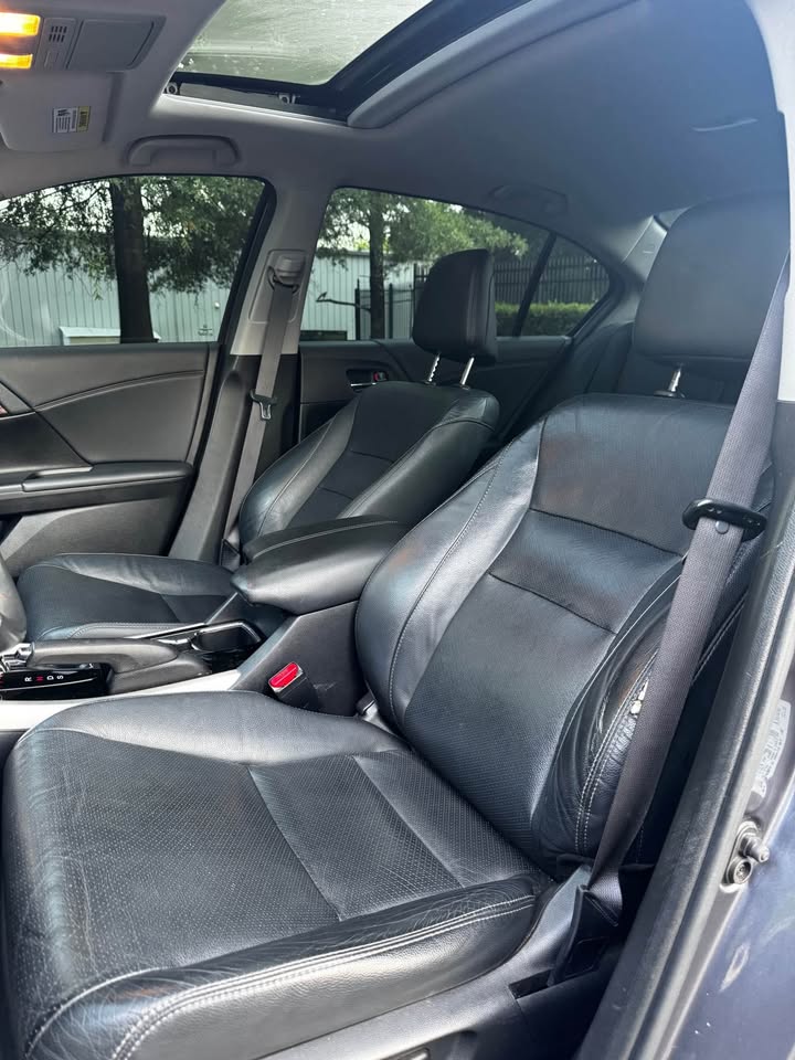 2017 Honda Accord EX-L V6 w/ Navigation & Honda Sensing Sedan 4D photo 10
