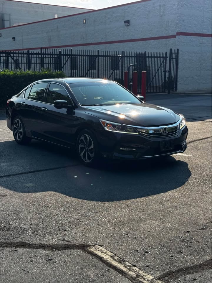 2017 Honda Accord EX-L Sedan 4D photo 7