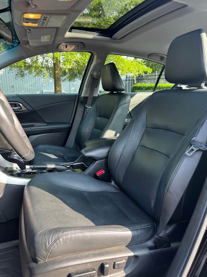 2017 Honda Accord EX-L Sedan 4D photo 8