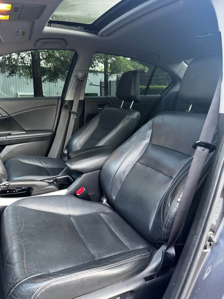 2017 Honda Accord EX-L V6 w/ Navigation & Honda Sensing Sedan 4D photo 10