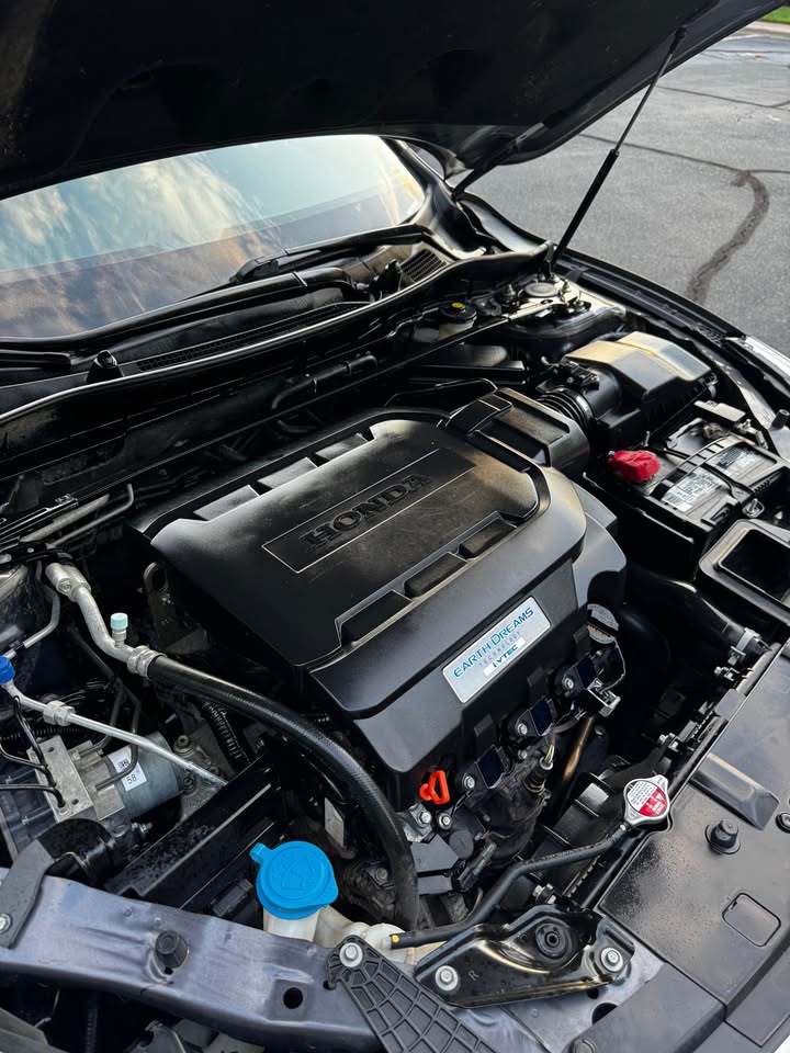 2017 Honda Accord EX-L V6 w/ Navigation & Honda Sensing Sedan 4D photo 17