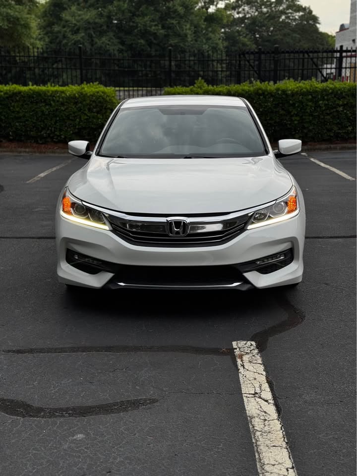 2017 Honda Accord Sport Special Edition Sedan 4D photo 2