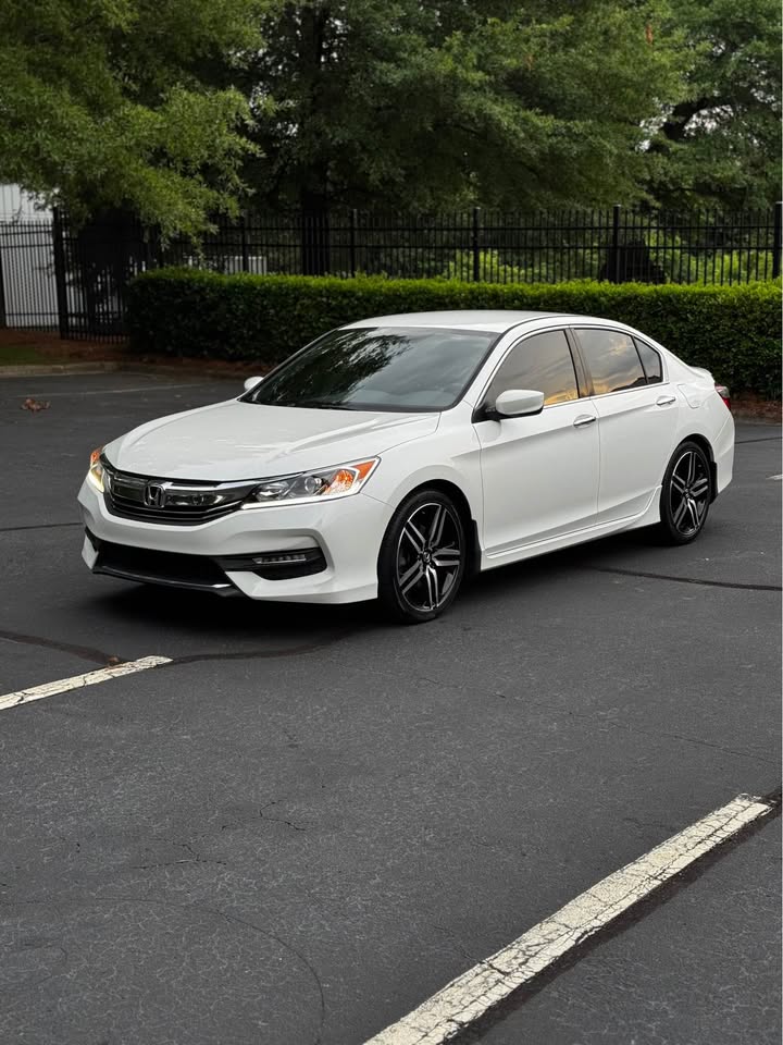 2017 Honda Accord Sport Special Edition Sedan 4D photo 3