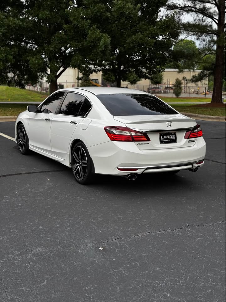2017 Honda Accord Sport Special Edition Sedan 4D photo 5