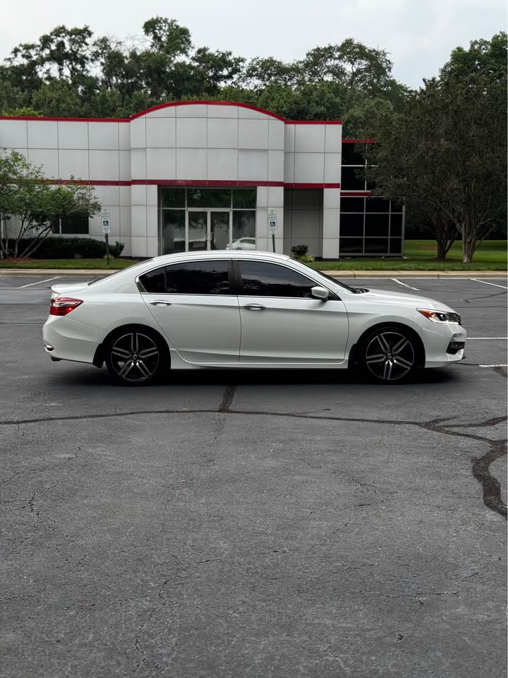2017 Honda Accord Sport Special Edition Sedan 4D photo 8