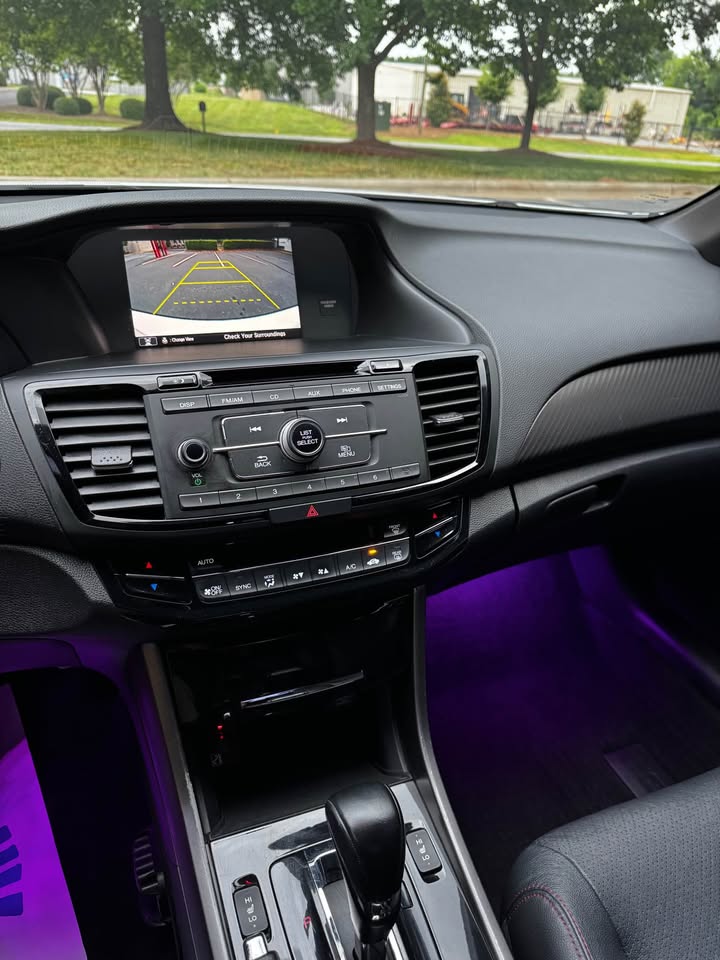 2017 Honda Accord Sport Special Edition Sedan 4D photo 18