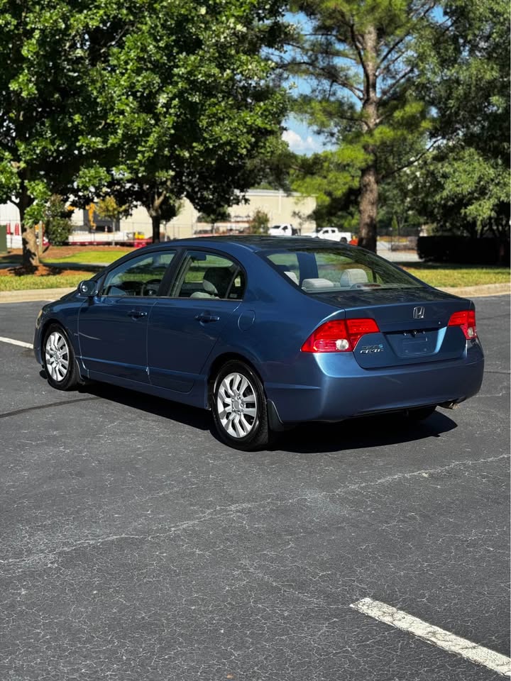 2006 Honda Civic LX Sedan 4D photo 5