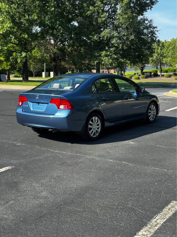2006 Honda Civic LX Sedan 4D photo 7
