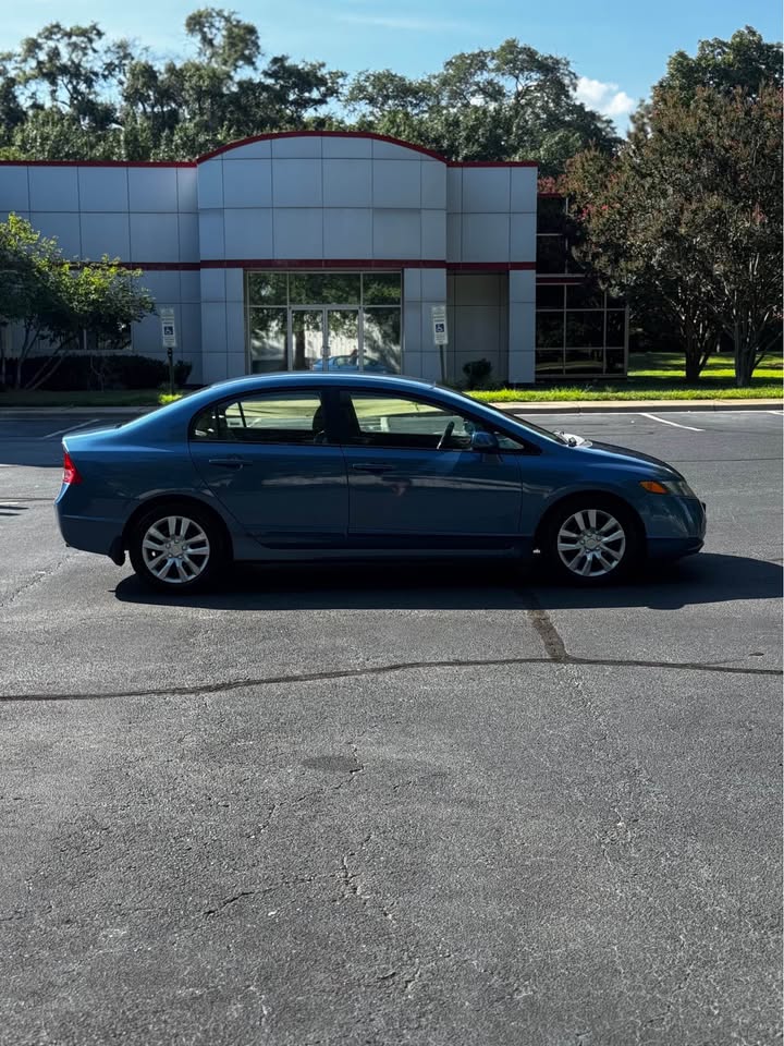 2006 Honda Civic LX Sedan 4D photo 8