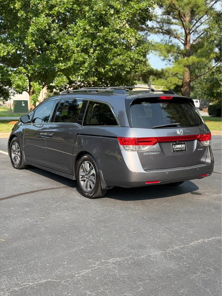 2014 Honda Odyssey Touring photo 5