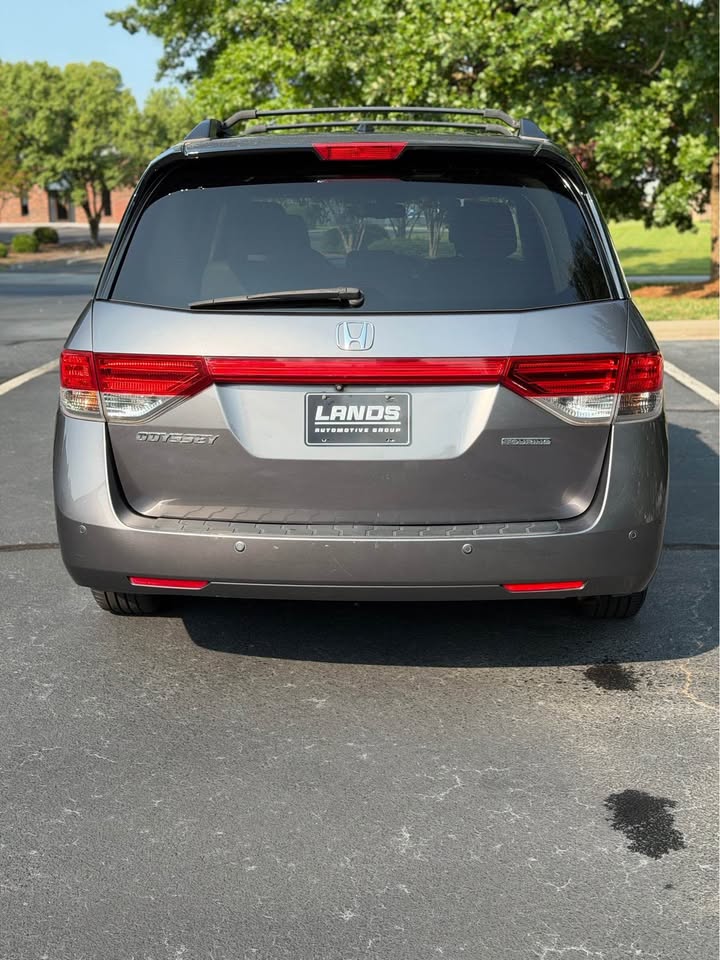 2014 Honda Odyssey Touring photo 6