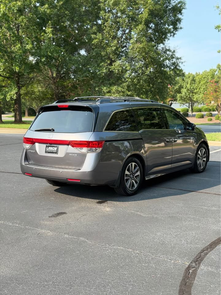 2014 Honda Odyssey Touring photo 7