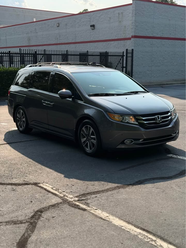 2014 Honda Odyssey Touring photo 9