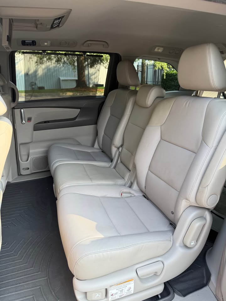 2014 Honda Odyssey Touring photo 11