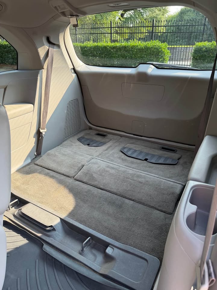 2014 Honda Odyssey Touring photo 12