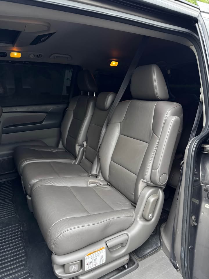 2016 Honda Odyssey Touring Elite Minivan 4D photo 12