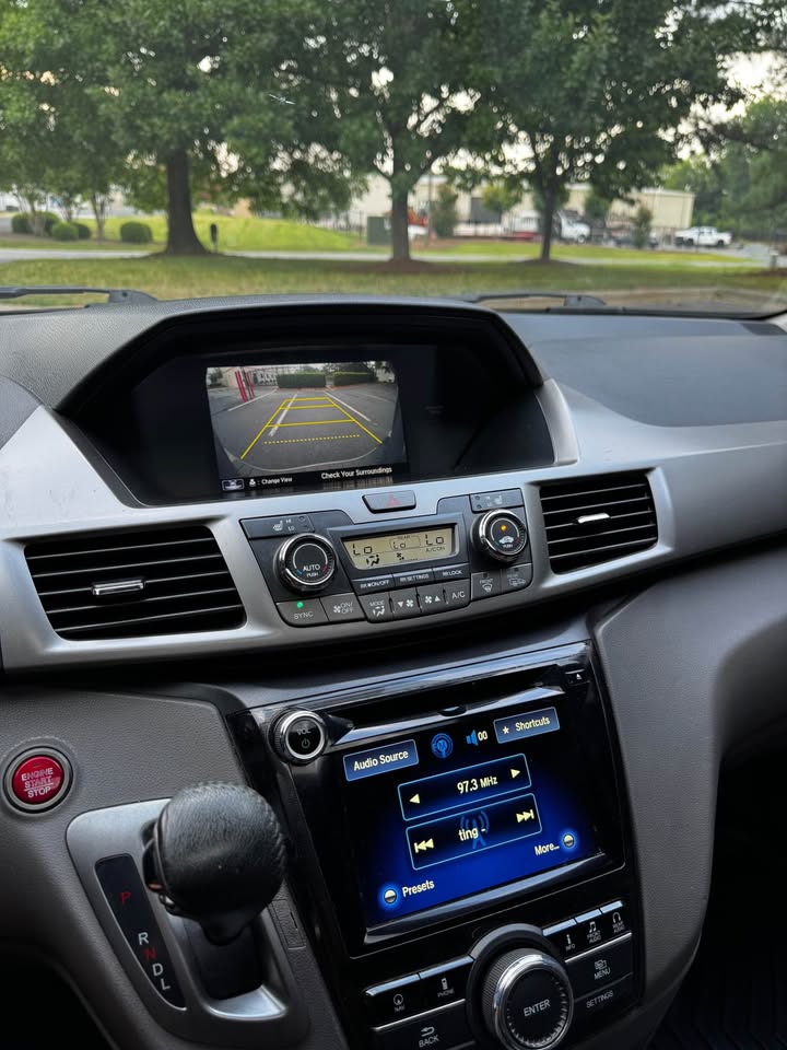 2016 Honda Odyssey Touring Elite Minivan 4D photo 17