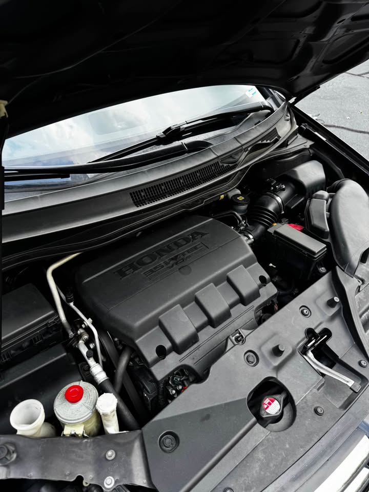 2016 Honda Odyssey Touring Elite Minivan 4D photo 19