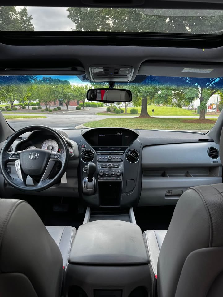 2015 Honda Pilot EX-L AWD photo 13