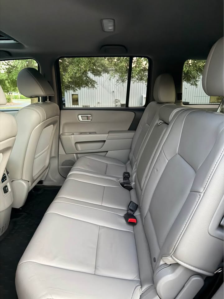 2015 Honda Pilot EX-L AWD photo 11
