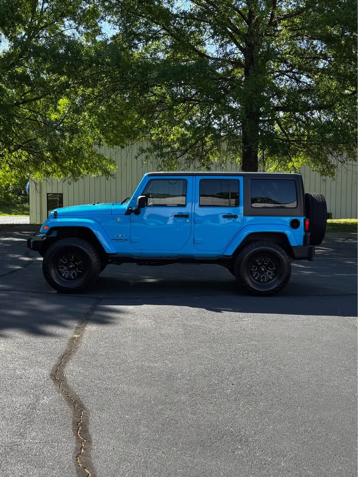 2017 Jeep Wrangler Unlimited Sahara photo 5