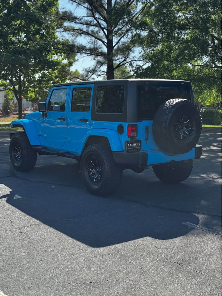 2017 Jeep Wrangler Unlimited Sahara photo 6