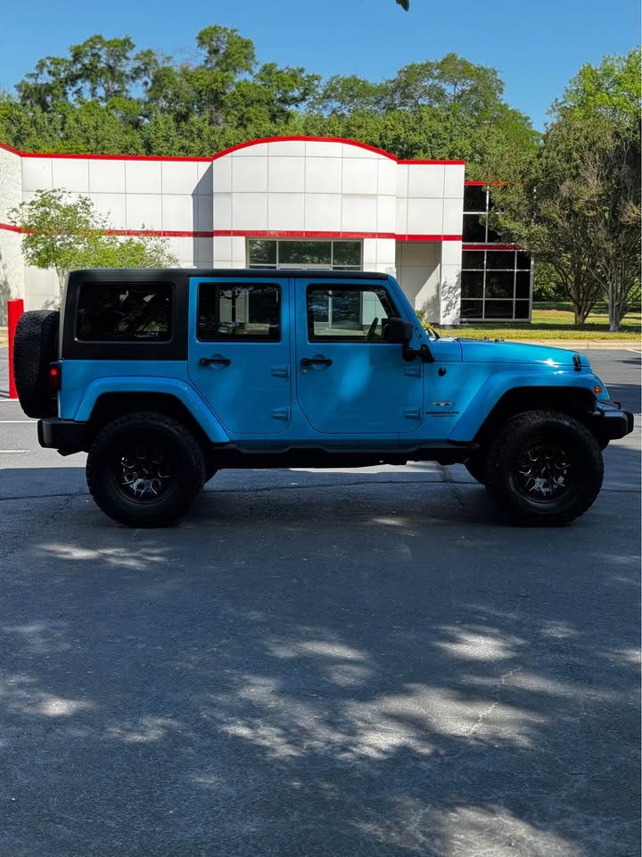 2017 Jeep Wrangler Unlimited Sahara photo 8