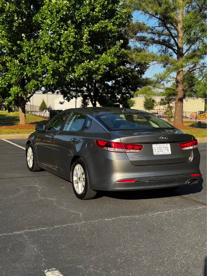 2016 Kia Optima LX Sedan 4D photo 5