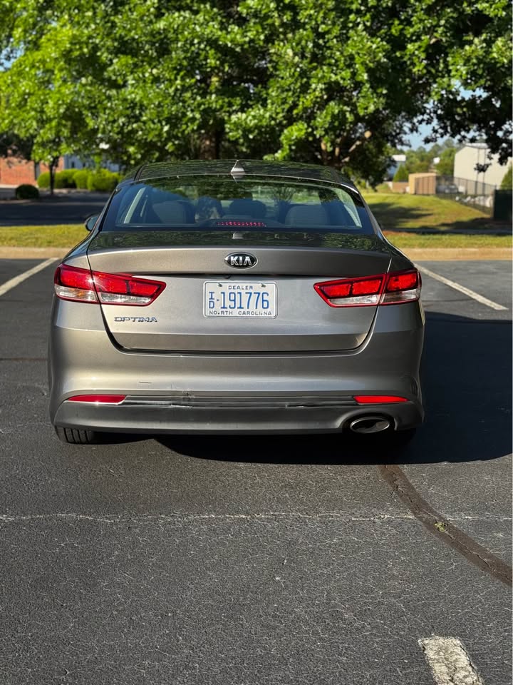 2016 Kia Optima LX Sedan 4D photo 6