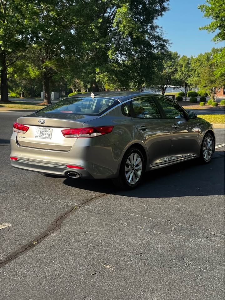 2016 Kia Optima LX Sedan 4D photo 7