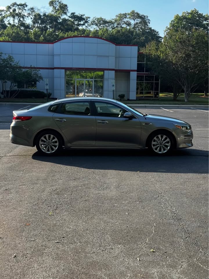 2016 Kia Optima LX Sedan 4D photo 8