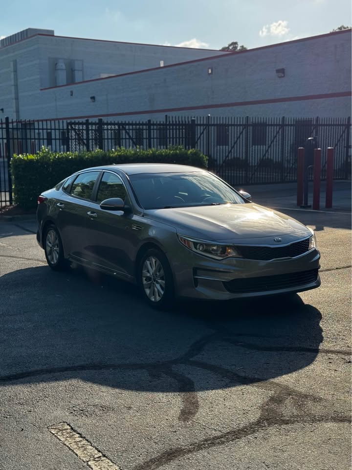 2016 Kia Optima LX Sedan 4D photo 9